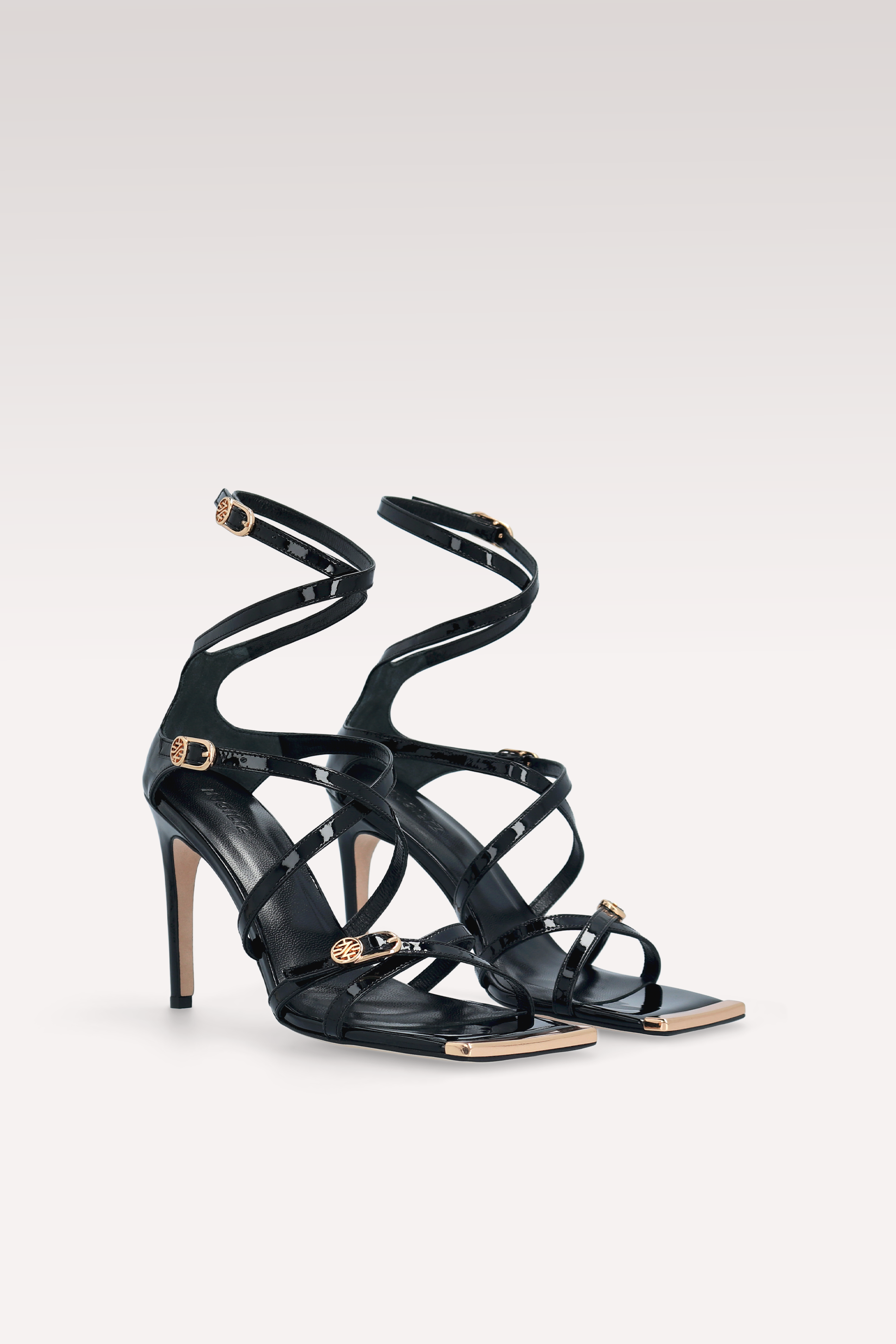 IVA САНДАЛИ ОТ ЧЕРЕН ЛАК ЕСТЕСТВЕНА КОЖА