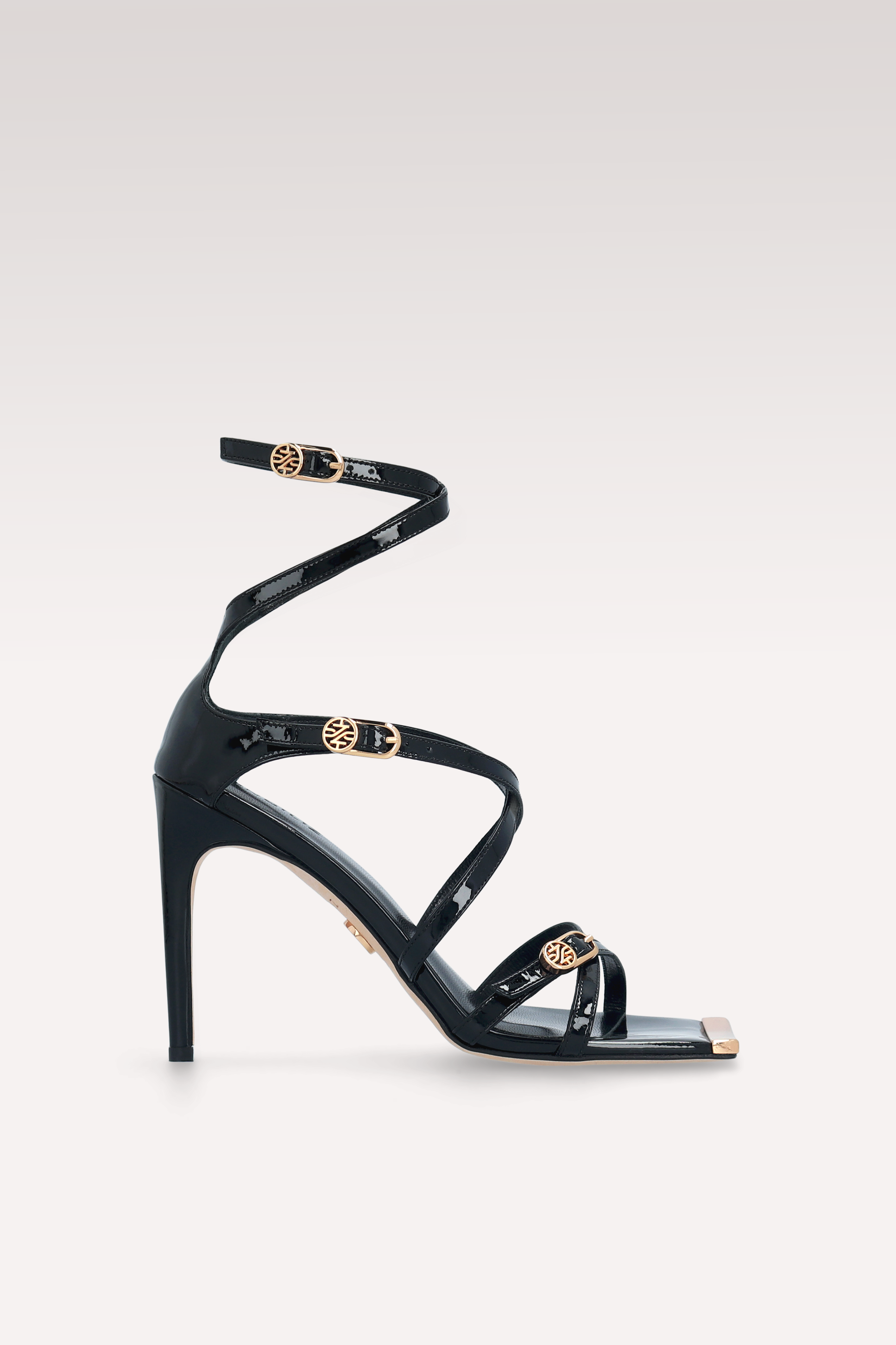 IVA САНДАЛИ ОТ ЧЕРЕН ЛАК ЕСТЕСТВЕНА КОЖА