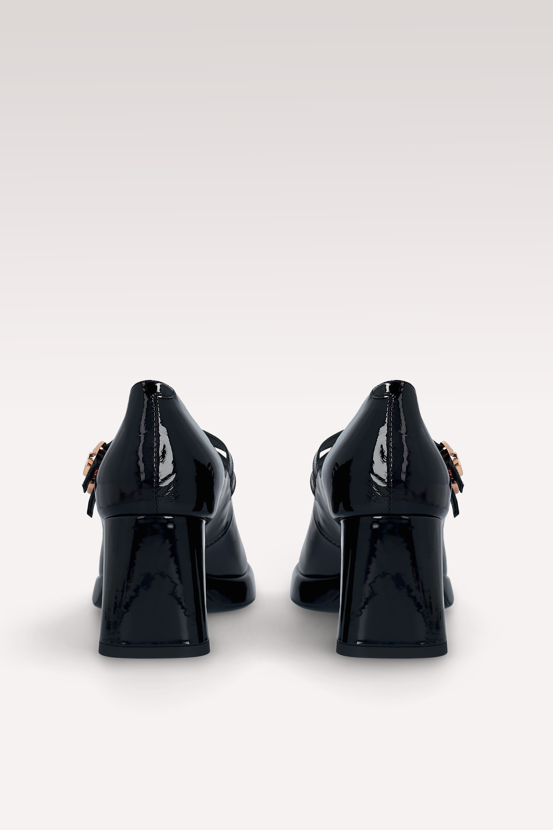 CONNIE BEBE TWO 01 ОБУВКИ ОТ ЧЕРНА ЛАЧЕНА КОЖА