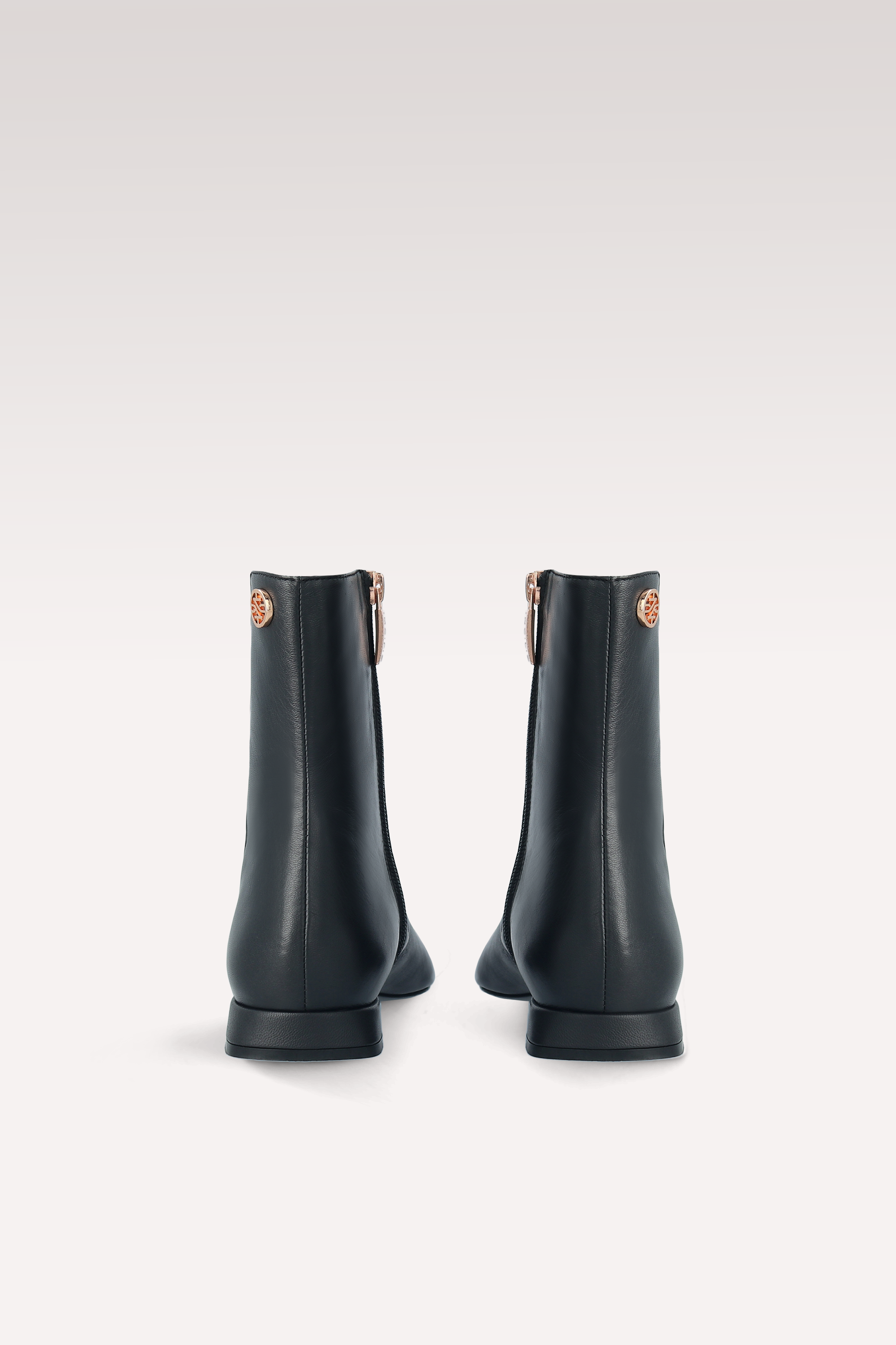 GILLY 01 БОТИ ОТ ЧЕРНА ГЛАДКА КОЖА