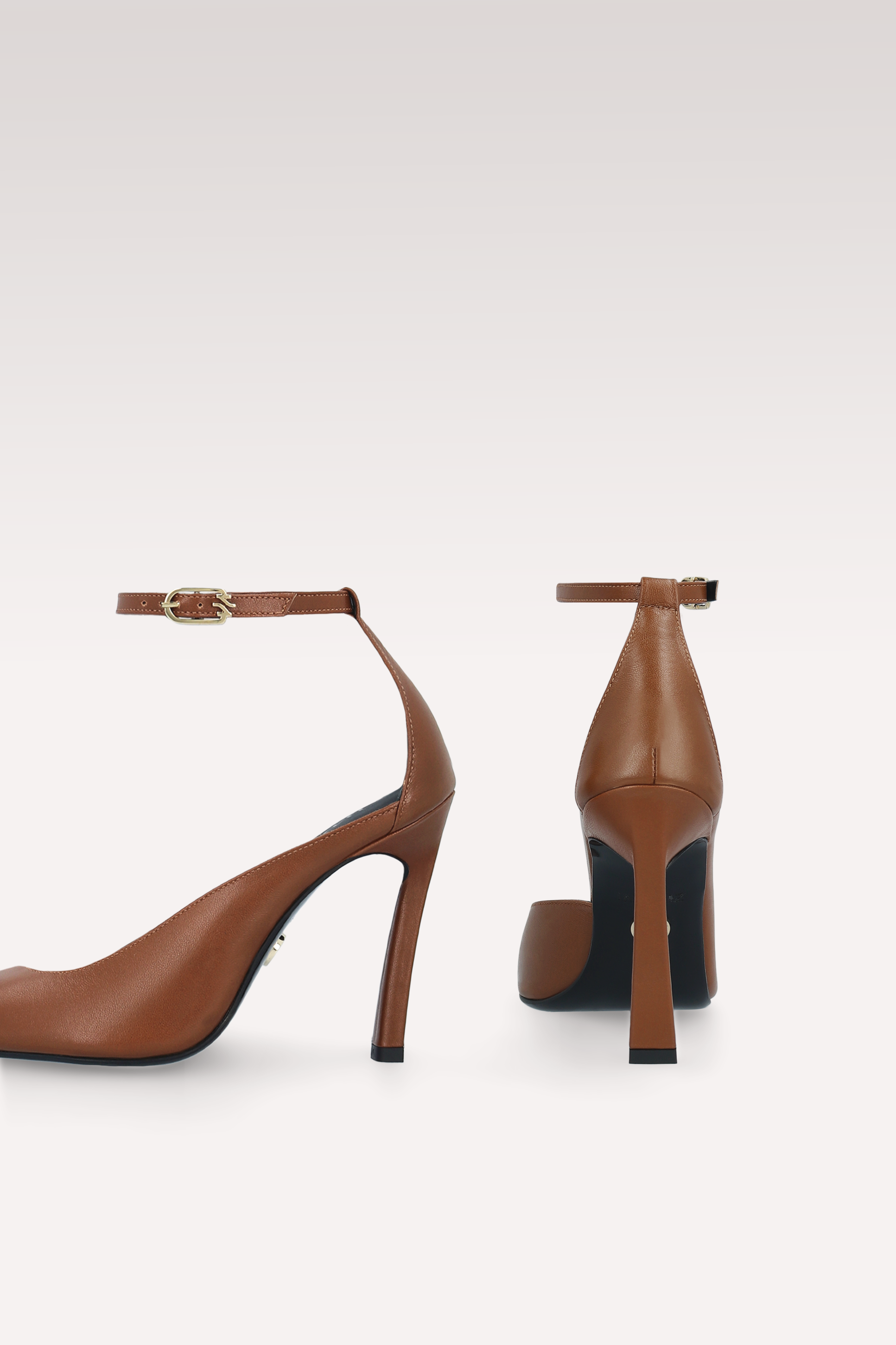 NORA ОБУВКИ ОТ КАФЯВА ГЛАДКА КОЖА