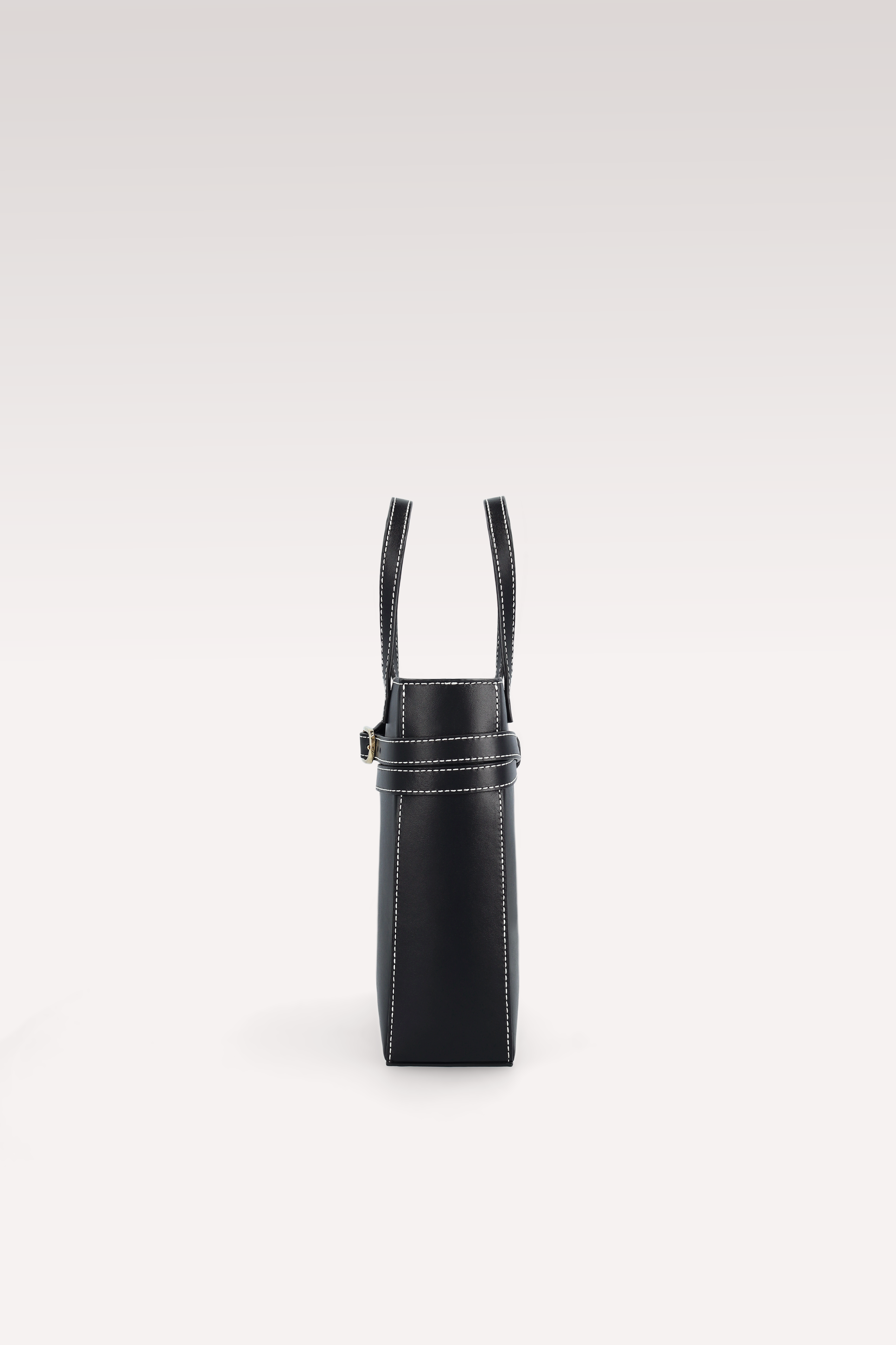 CINDY MOK 02 ОБУВКИ И ЧАНТА CARRIE ОТ ЧЕРНА ГЛАДКА КОЖА С КОНТРАСТЕН ШЕВ