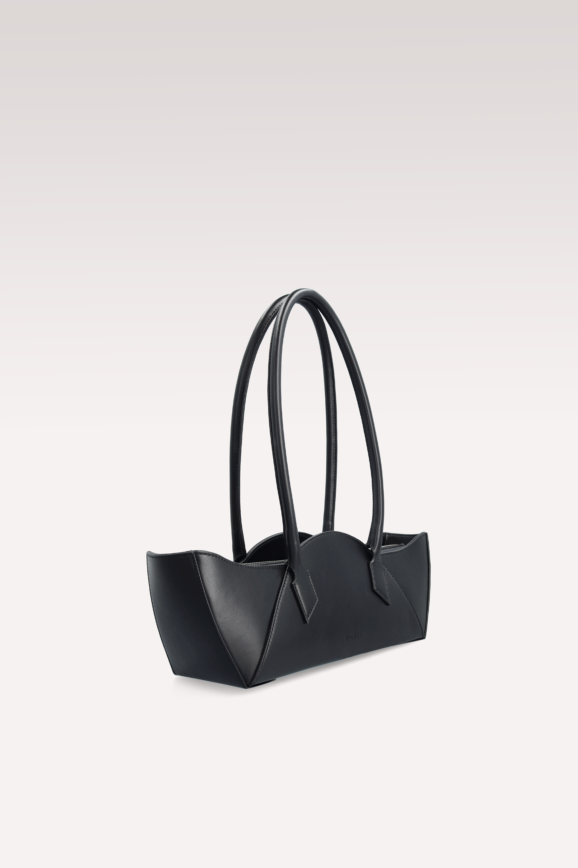 DAISY ЧАНТА ПРЕЗ РАМО ОТ ЧЕРНА ГЛАДКА КОЖА