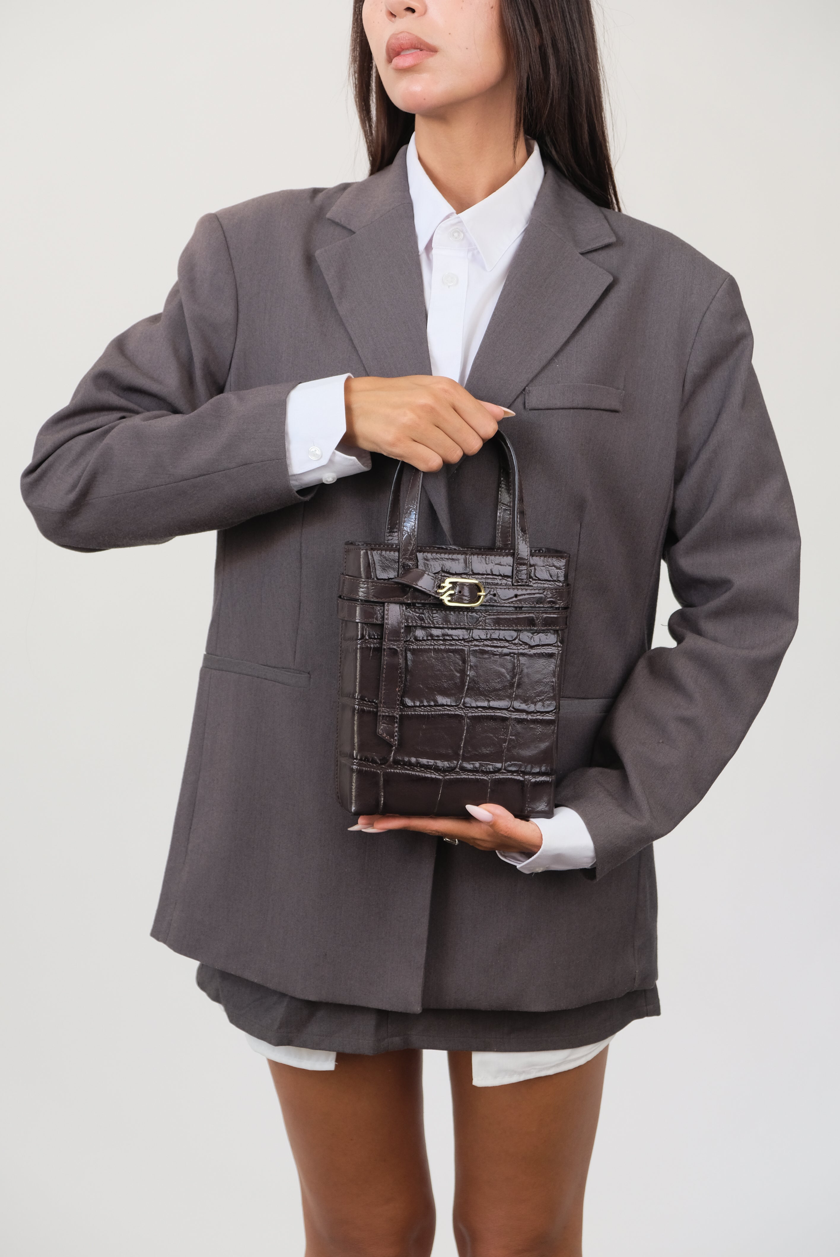 CARRIE ЧАНТА ОТ КАФЯВА КРОКО ЩАМПОВАНА КОЖА