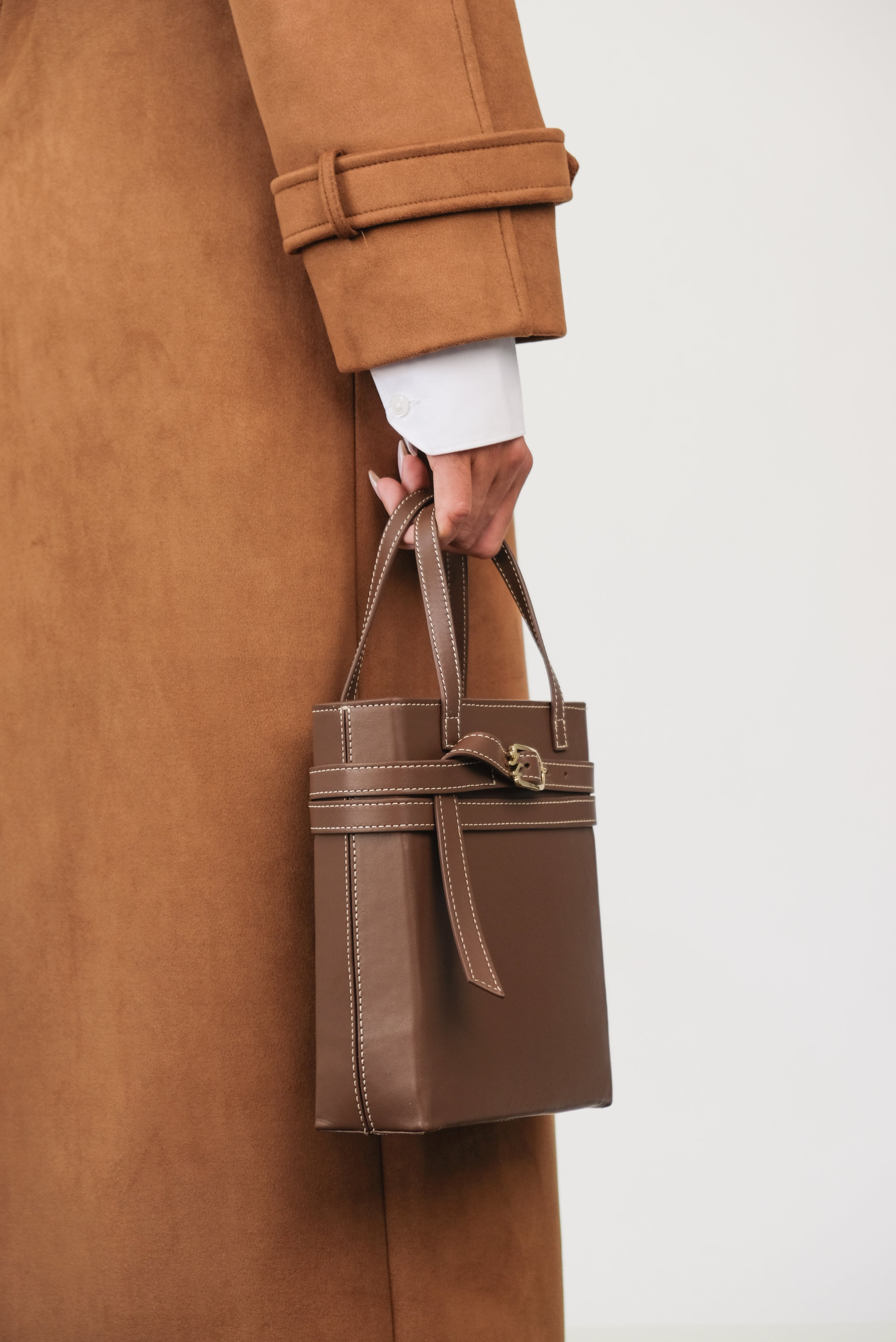 VERA БОТИ И CARRIE ЧАНТА ОТ ТЪМНО КАФЯВА ГЛАДКА КОЖА