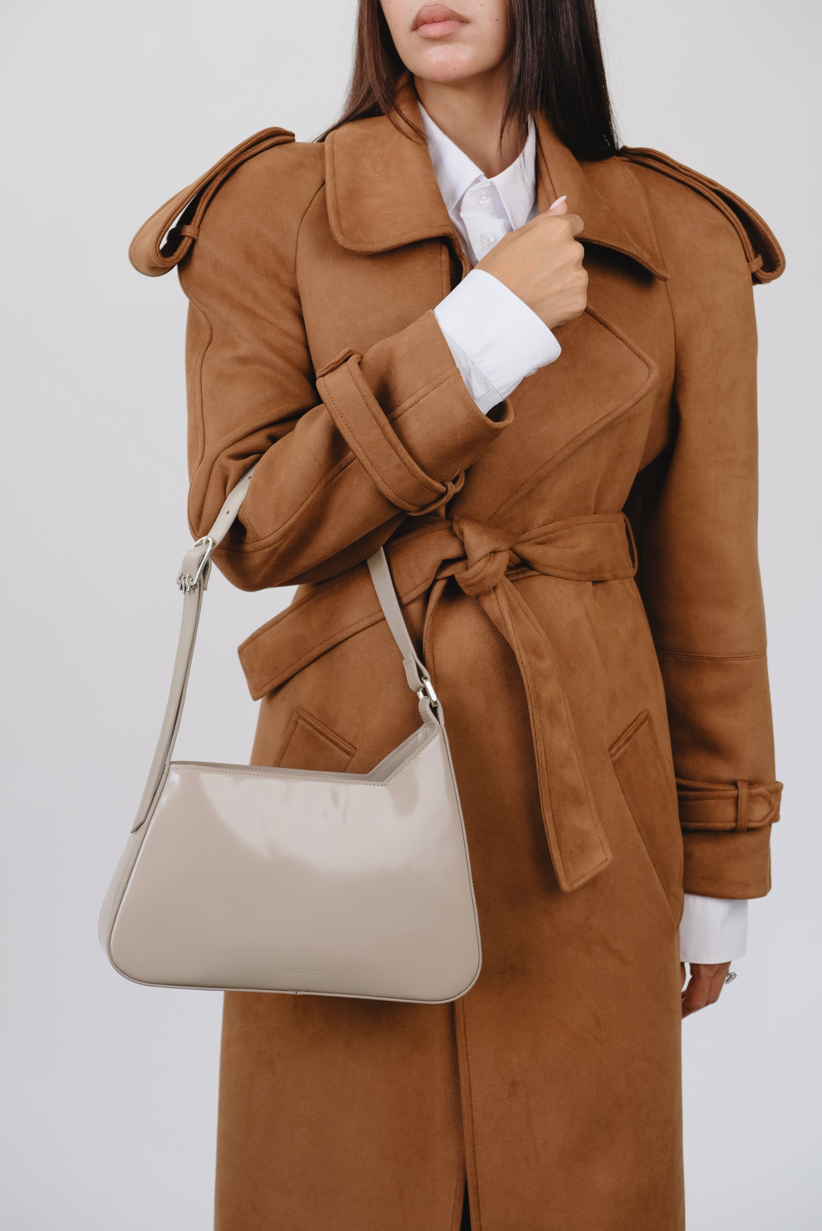 DALIA ЧАНТА ПРЕЗ РАМО ОТ БЕЖОВА ПОЛУЛАЧЕНА КОЖА