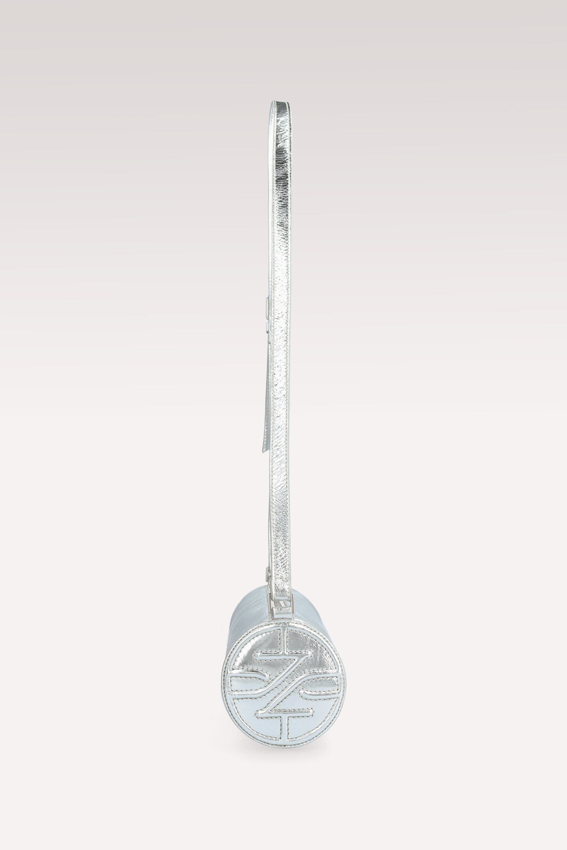 STAR ОБУВКИ И FIONA ЧАНТА ОТ СРЕБРИСТ МЕТАЛИК НАМАЧКАНА КОЖА