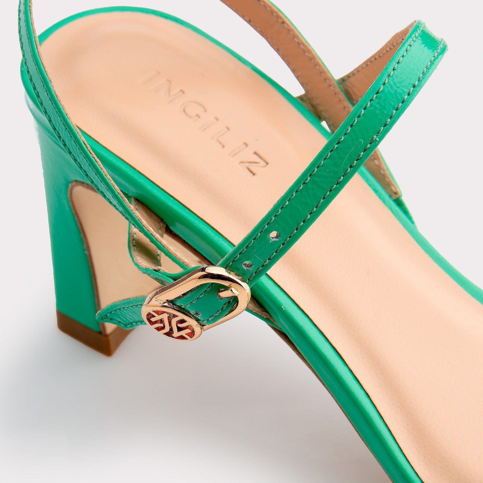DARA САНДАЛИ ОТ СВЕТЛО ЗЕЛЕН МАЧКАН ЛАК ЕСТЕСТВЕНА КОЖА