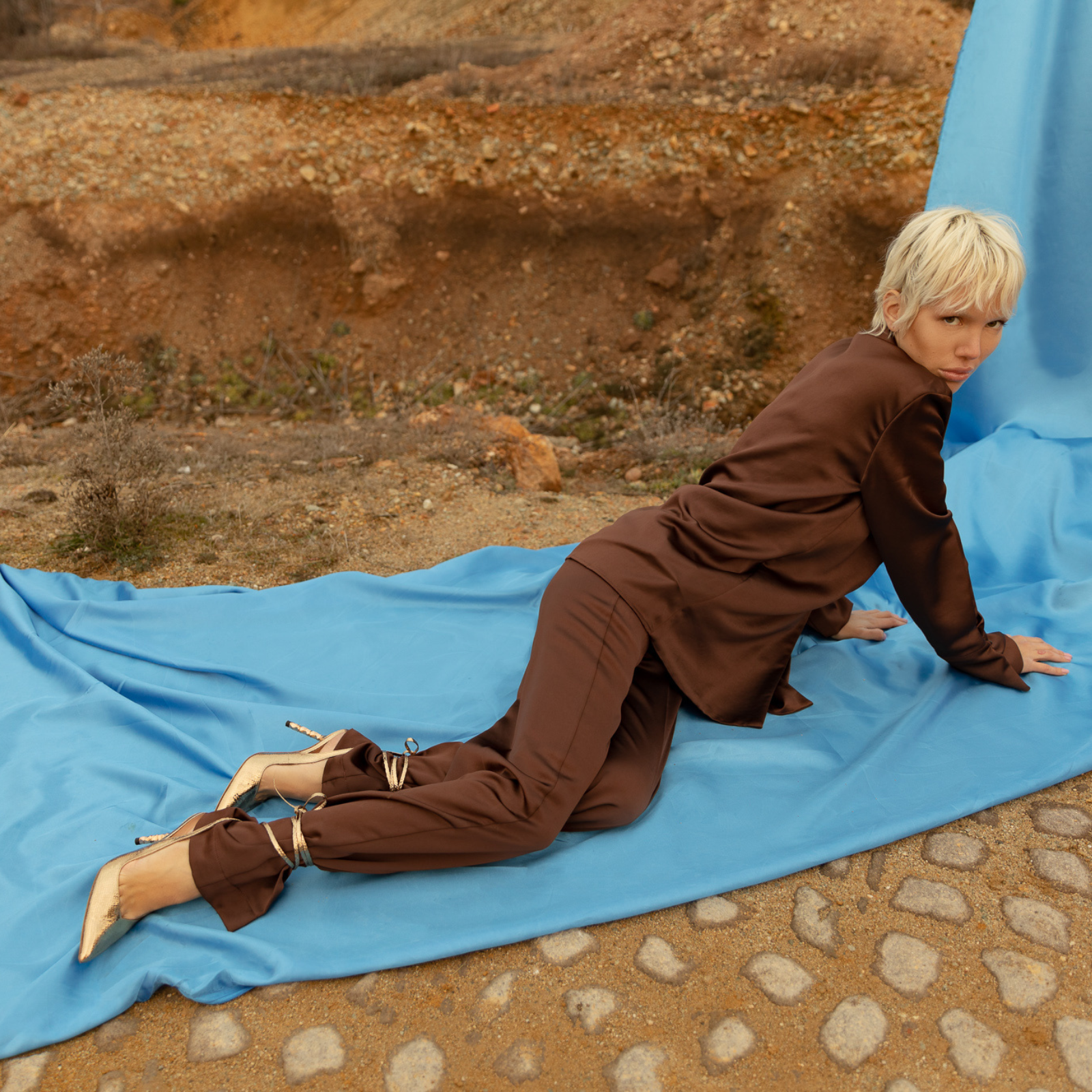 ASTRID 40 САНДАЛИ ОТ ТЪМНО ЗЛАТО ЩАМПОВАНА ЕСТЕСТВЕНА КОЖА