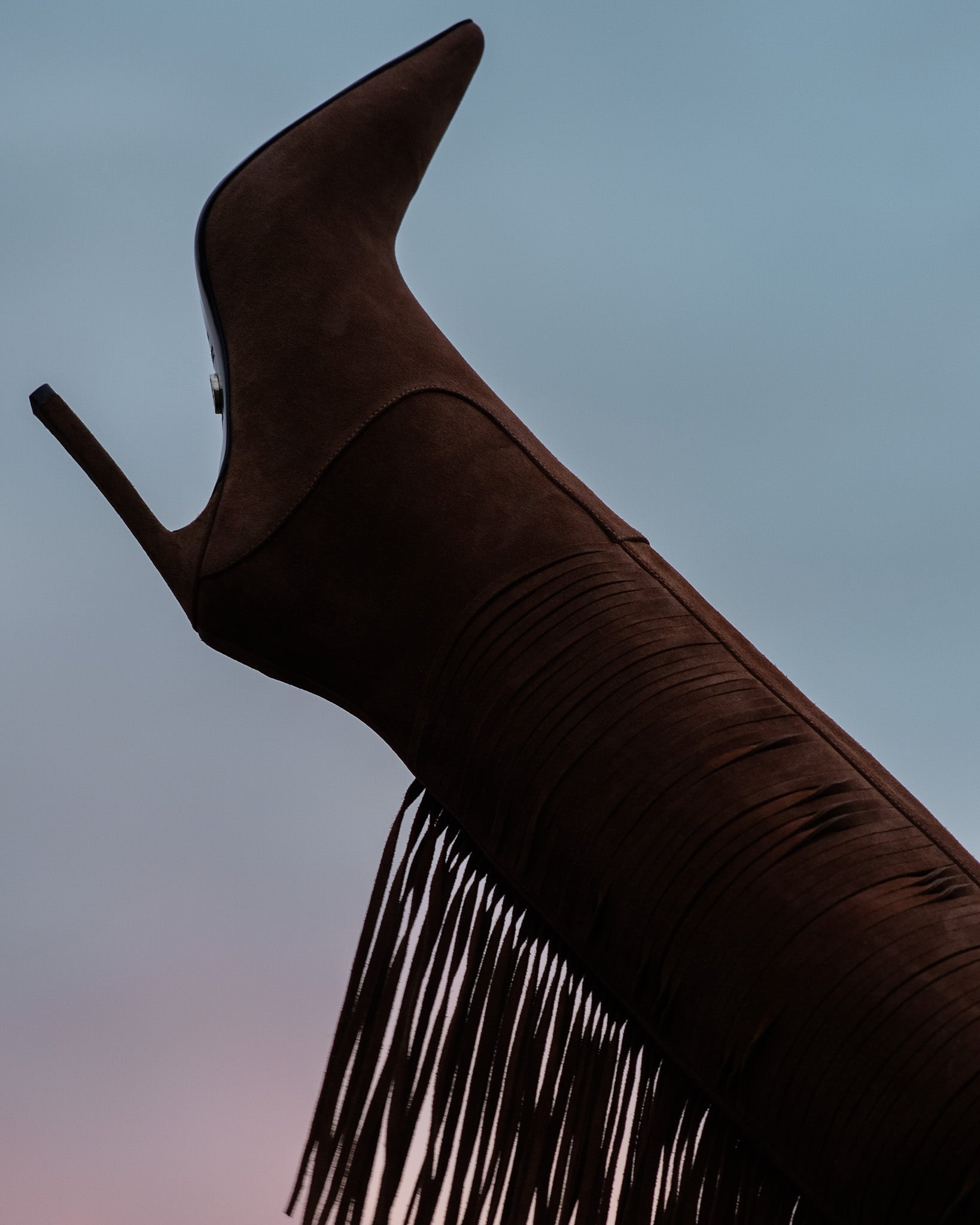 Между велура и хоризонта