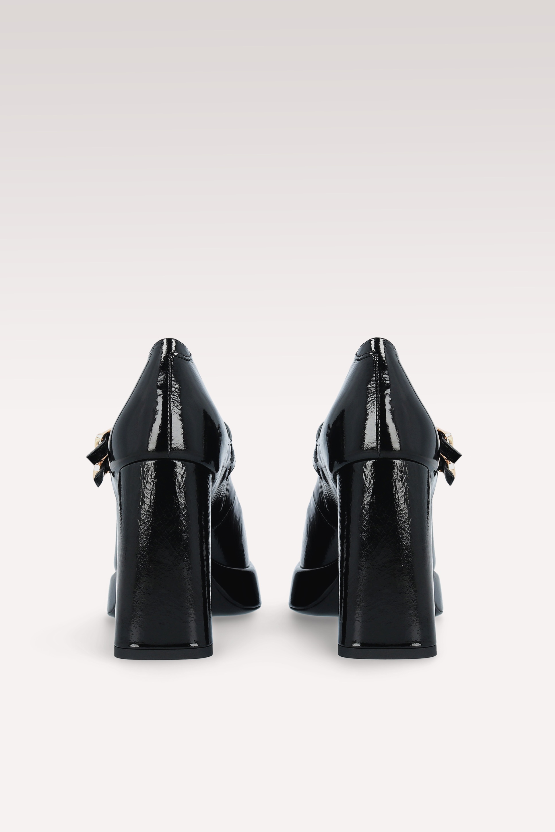 CINDY BEBE TWO 01 ОБУВКИ ОТ ЧЕРНА ЛАЧЕНА КОЖА