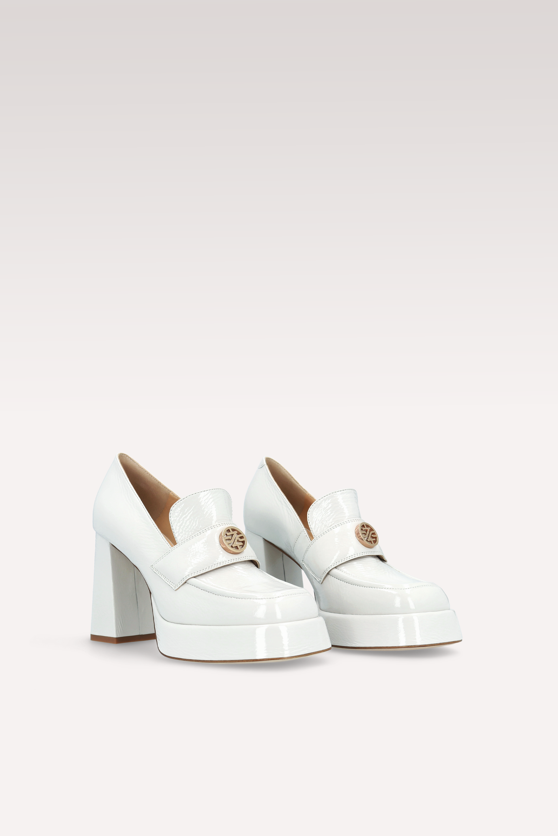 CINDY МОК 02 ОБУВКИ НА ПЛАТФОРМА ОТ МРЪСНО БЯЛ МАЧКАН ЛАК ЕСТЕСТВЕНА КОЖА