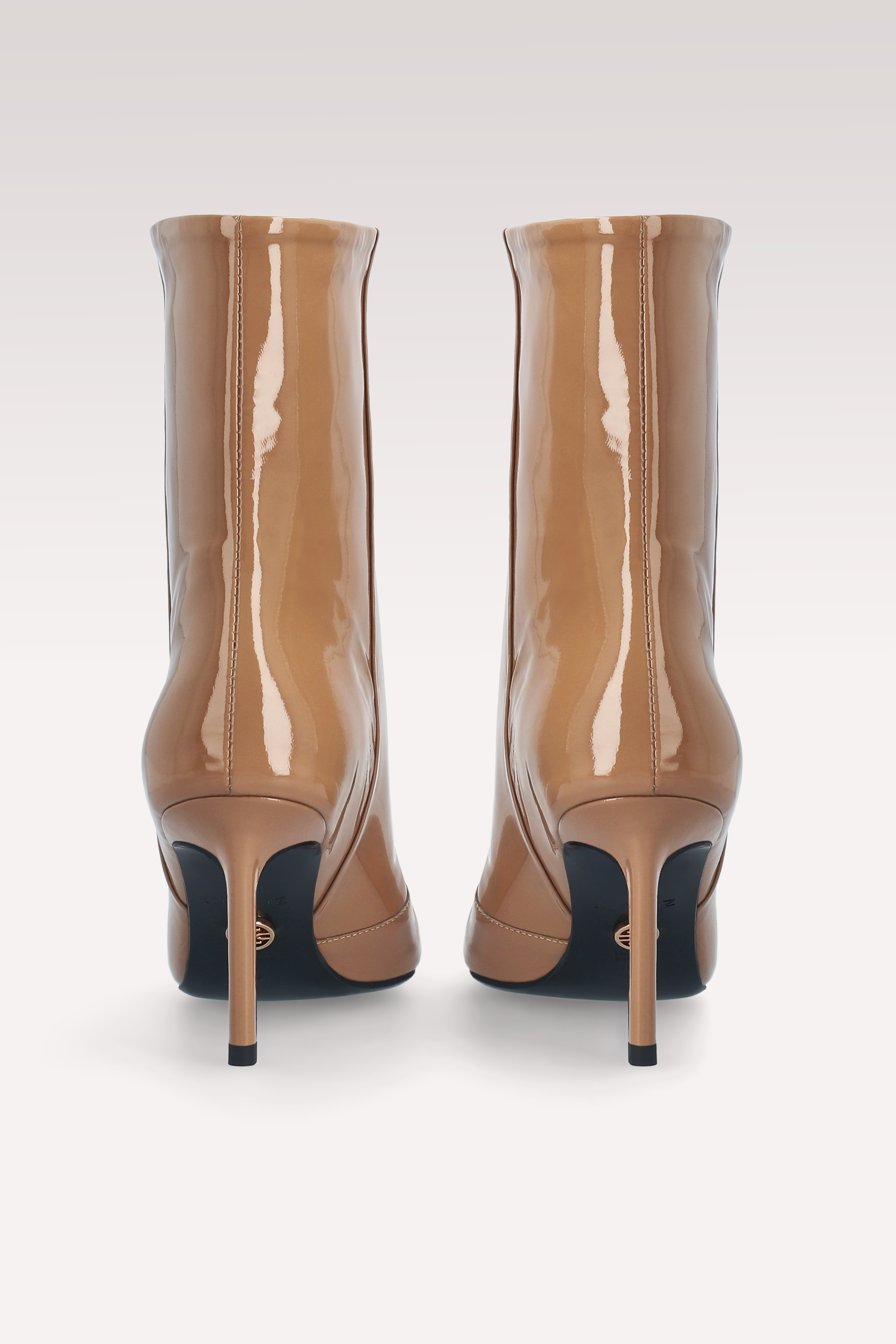 MIA 03 БОТИ ОТ КАФЯВА ЛАЧЕНА КОЖА