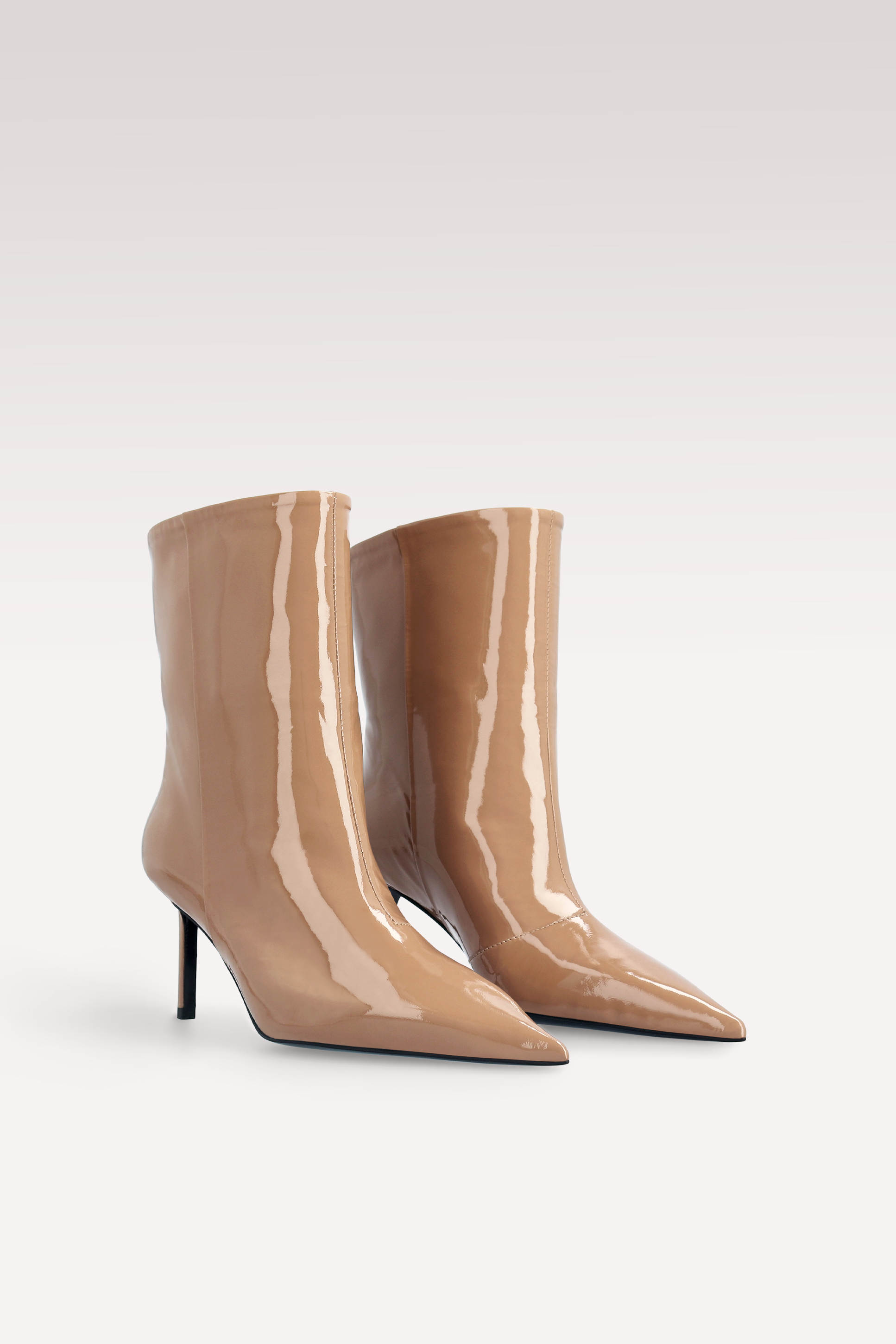 MIA 03 БОТИ ОТ КАФЯВА ЛАЧЕНА КОЖА