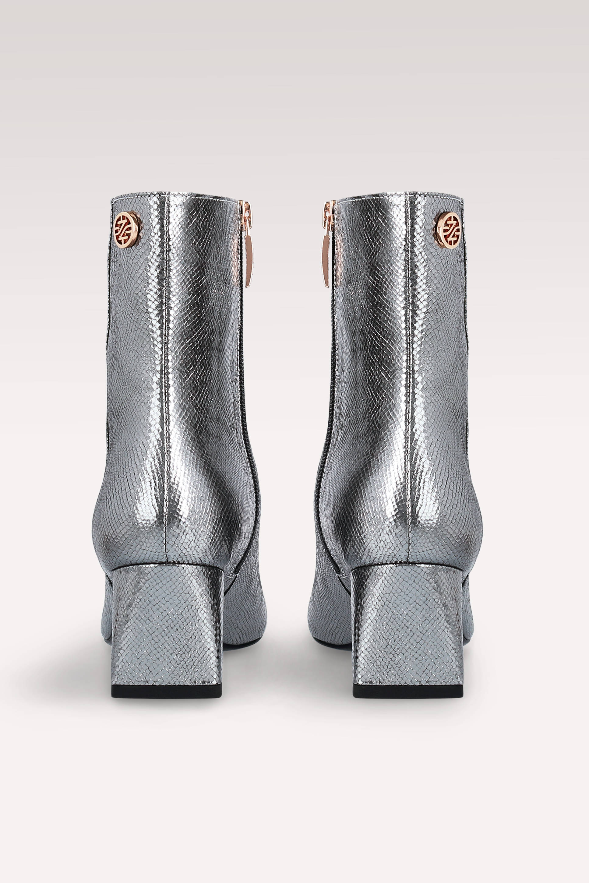 GENNY 02 БОТИ ОТ ТЪМНО СРЕБЪРНА ЗМИЙСКИ ЩАМПОВАНА КОЖА