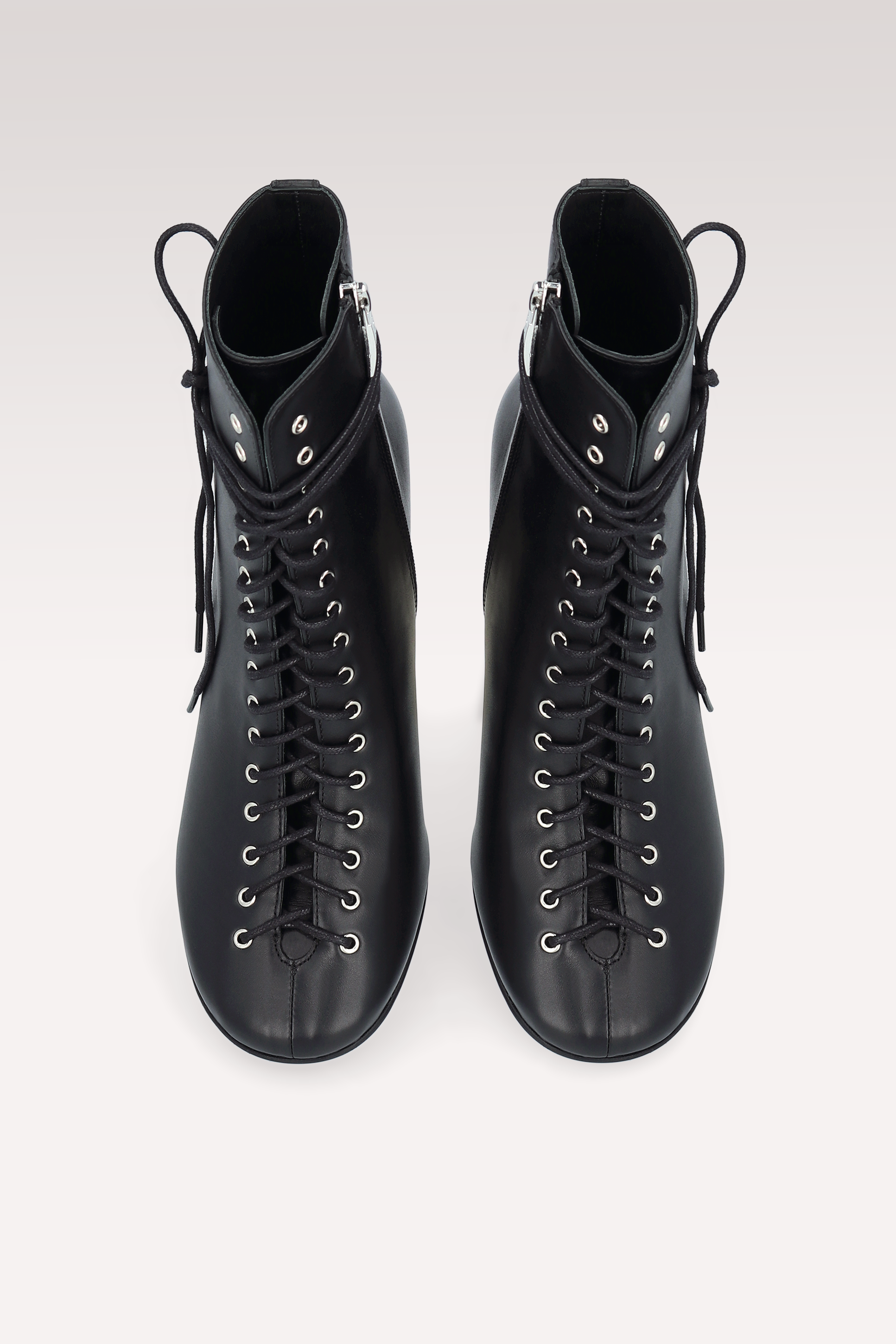 ZOE БОТИ И DAISY ЧАНТА ОТ ЧЕРНА ГЛАДКА КОЖА