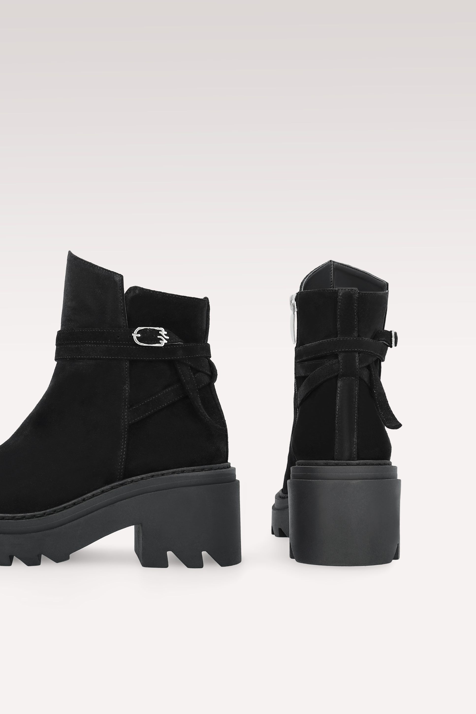 VANESSA БОТИ ОТ ЧЕРНА ВЕЛУРЕНА КОЖА