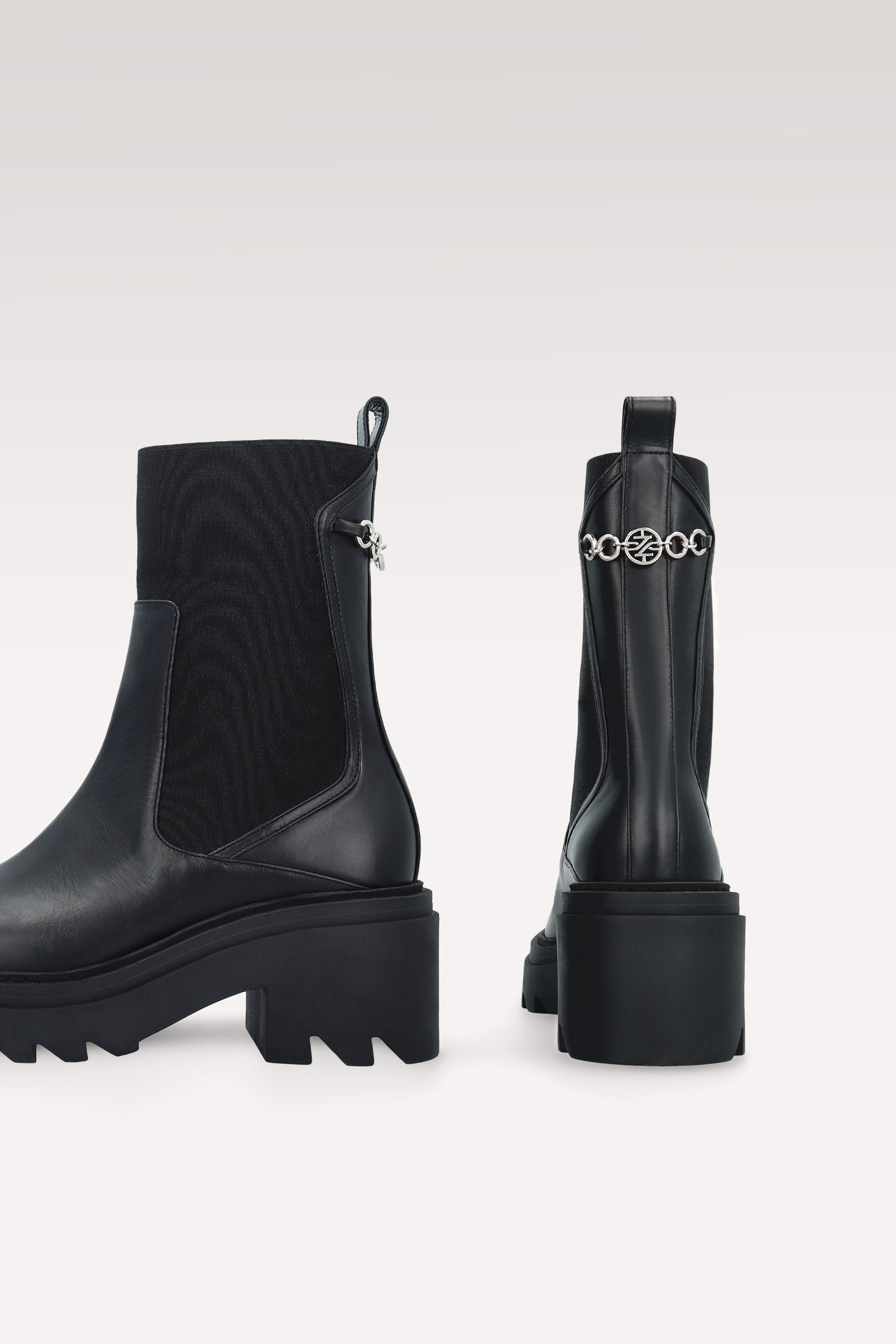 VERA БОТИ ОТ ЧЕРНА ГЛАДКА КОЖА