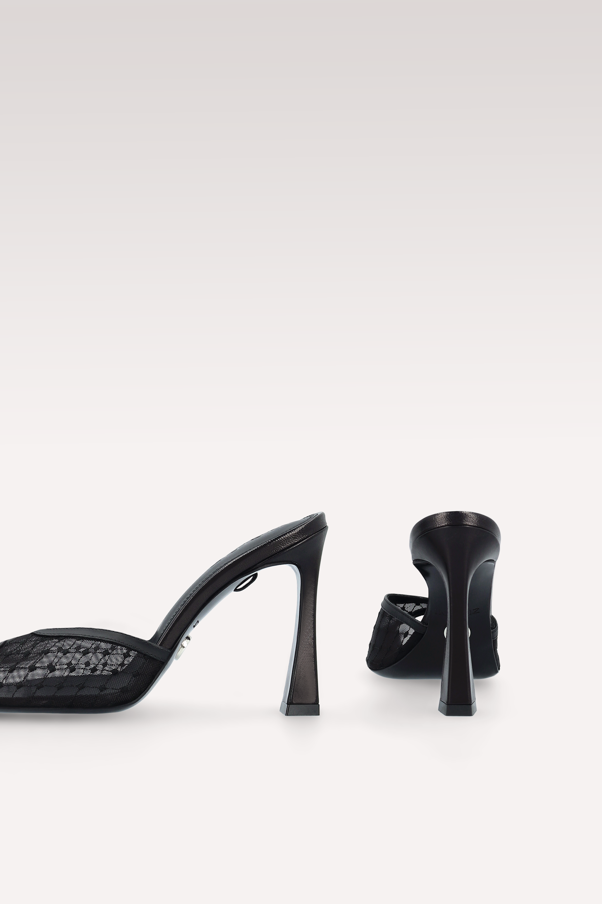 VELLORA ЧЕХЛИ ОТ ЧЕРНА ЕСТЕСТВЕНА КОЖА И МРЕЖА