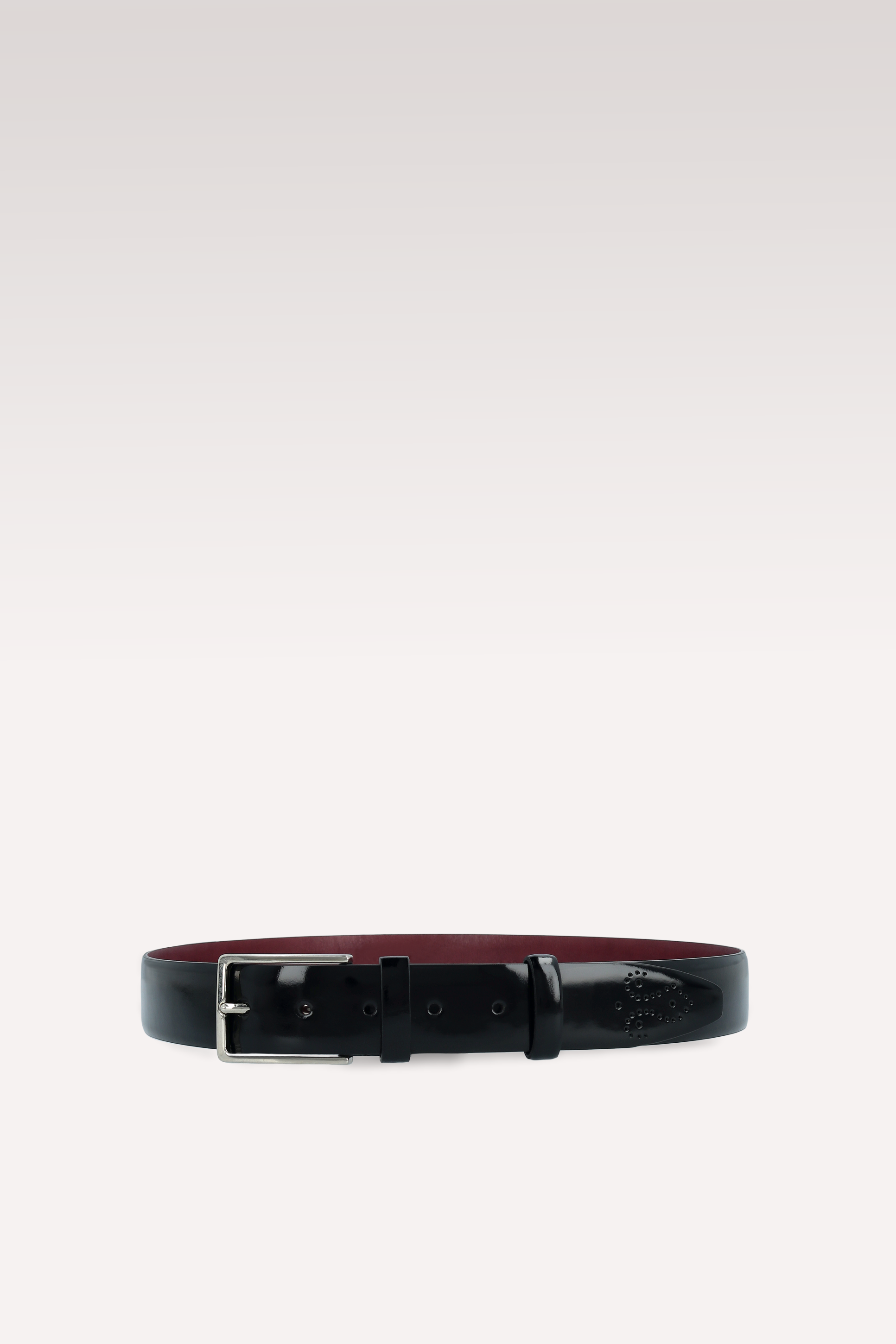 PRATO 01 ОБУВКИ И TOM КОЛАН ОТ ЧЕРЕН ЛАК