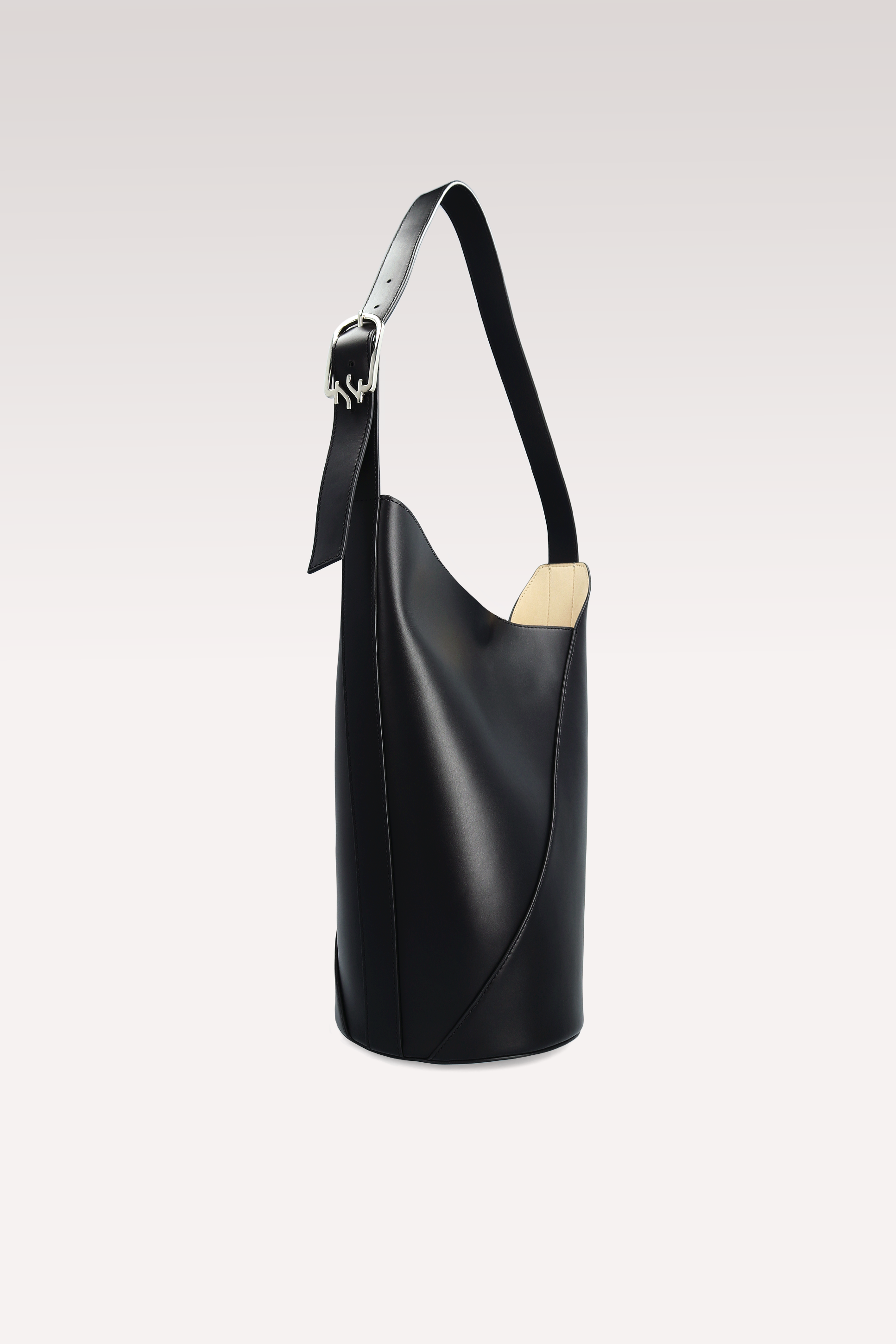 BLOOM ГОЛЯМА ЧАНТА ОТ ЧЕРНА ГЛАДКА КОЖА