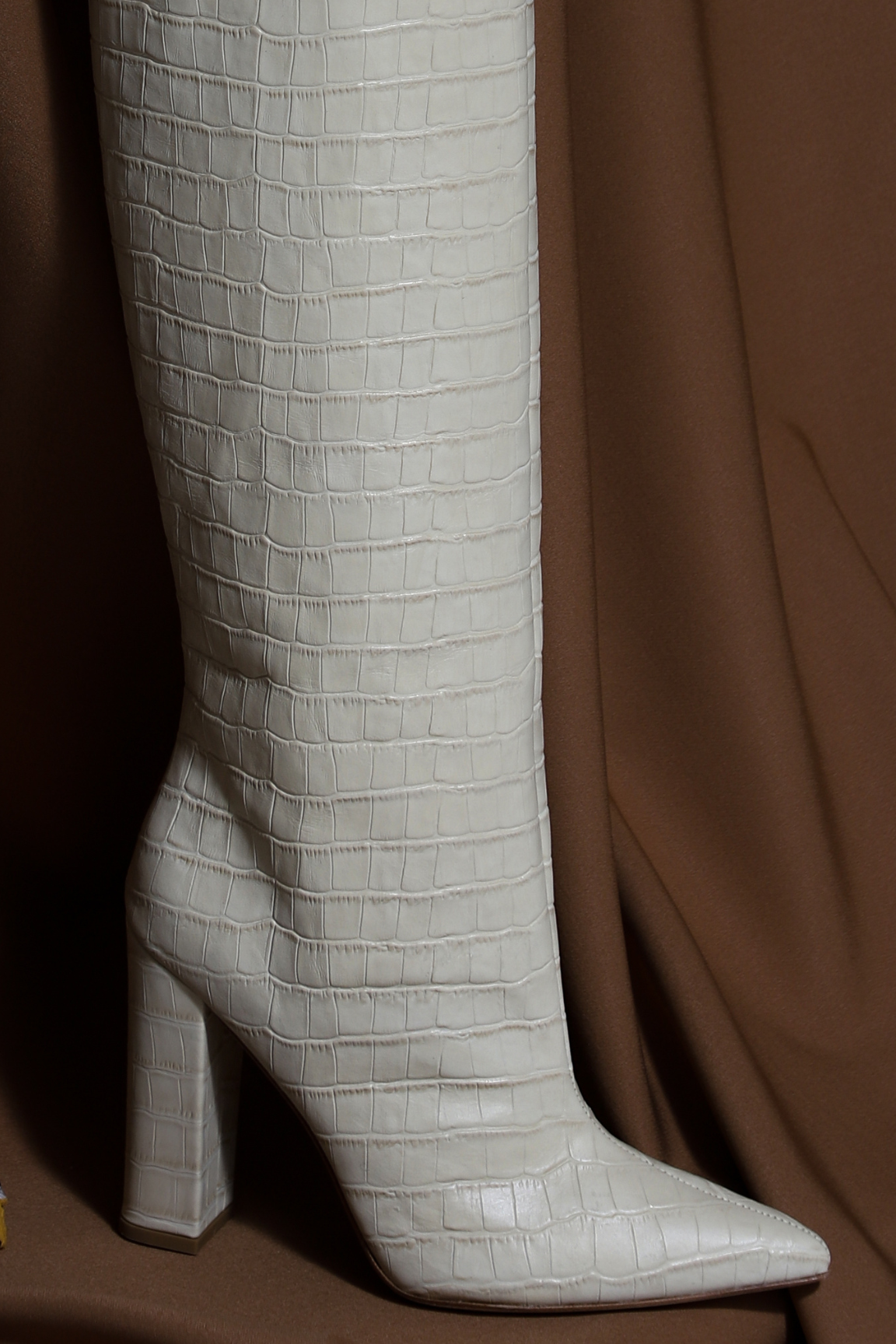 ДАМСКИ БОТУШИ LILYANA BEIGE